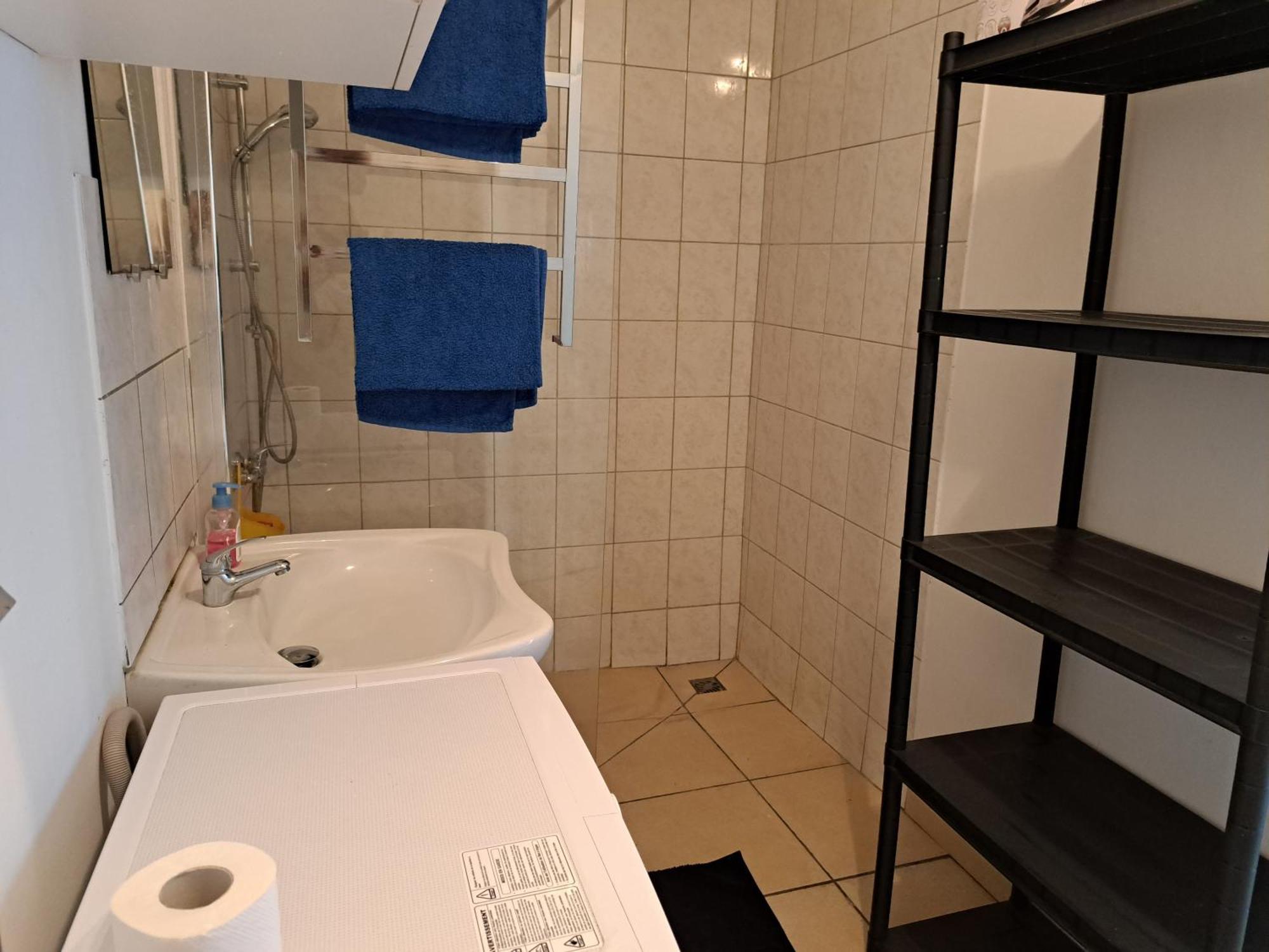 Appart A La Res Andy Accueillant 1 A 5 Pers Arrive Autonome , 2 Places De Parking Dans La Cour Devant La Maison Apartment Saint-Denis Exterior photo