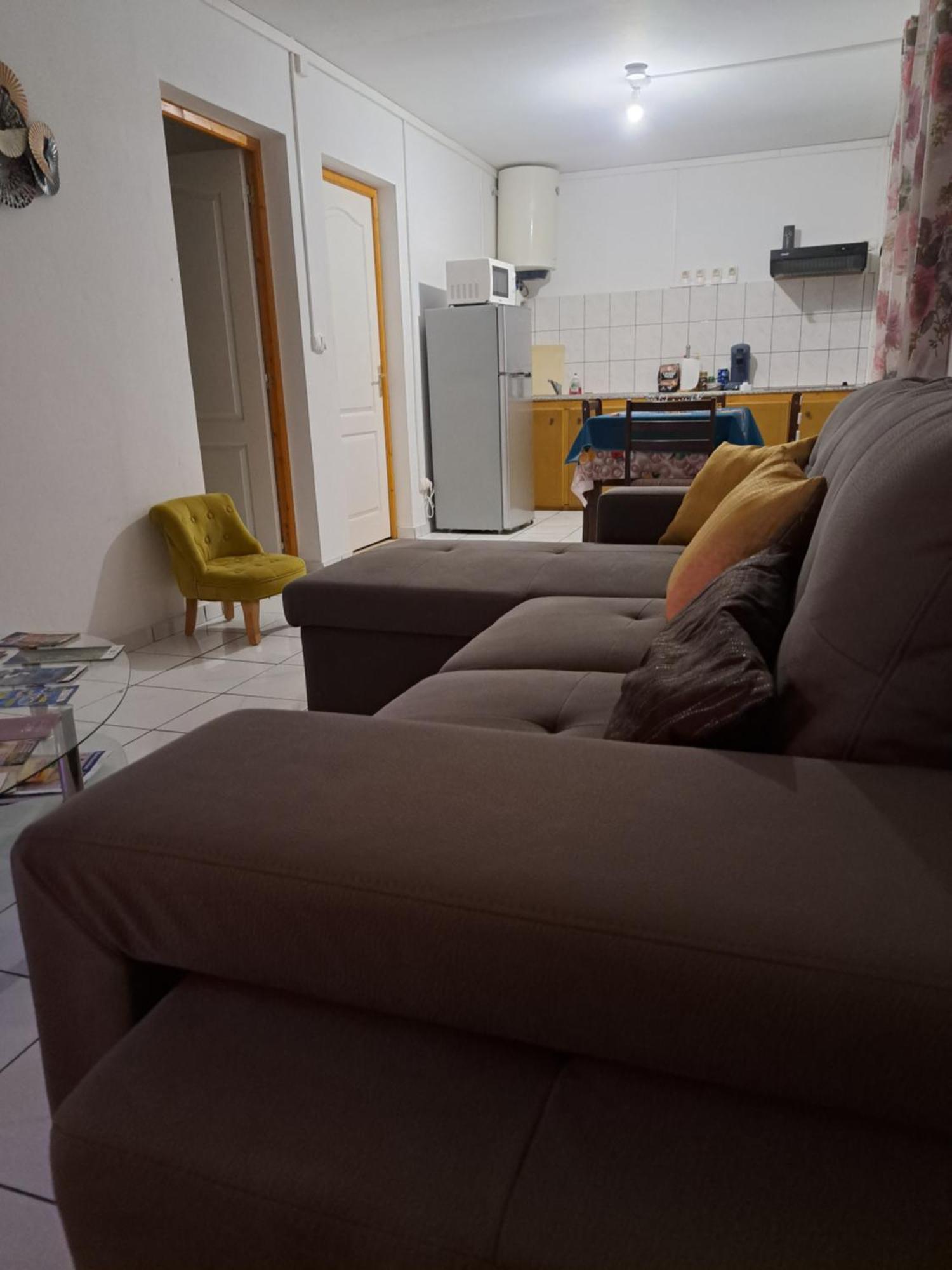 Appart A La Res Andy Accueillant 1 A 5 Pers Arrive Autonome , 2 Places De Parking Dans La Cour Devant La Maison Apartment Saint-Denis Exterior photo
